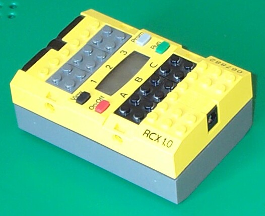 884a